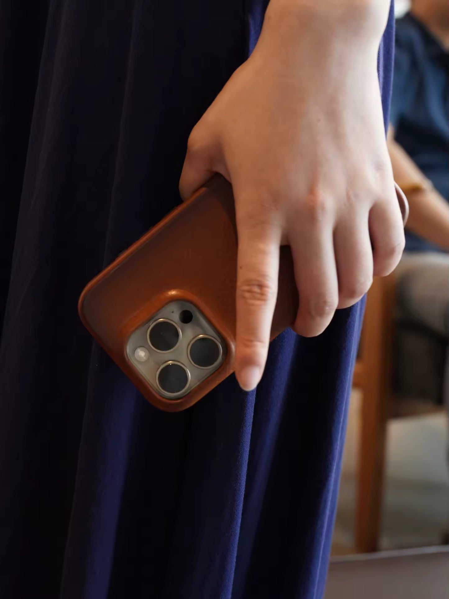 Handmade Italian Leather Case – Magnetic Business-Class Cover for iPhone with Premium Camera Button