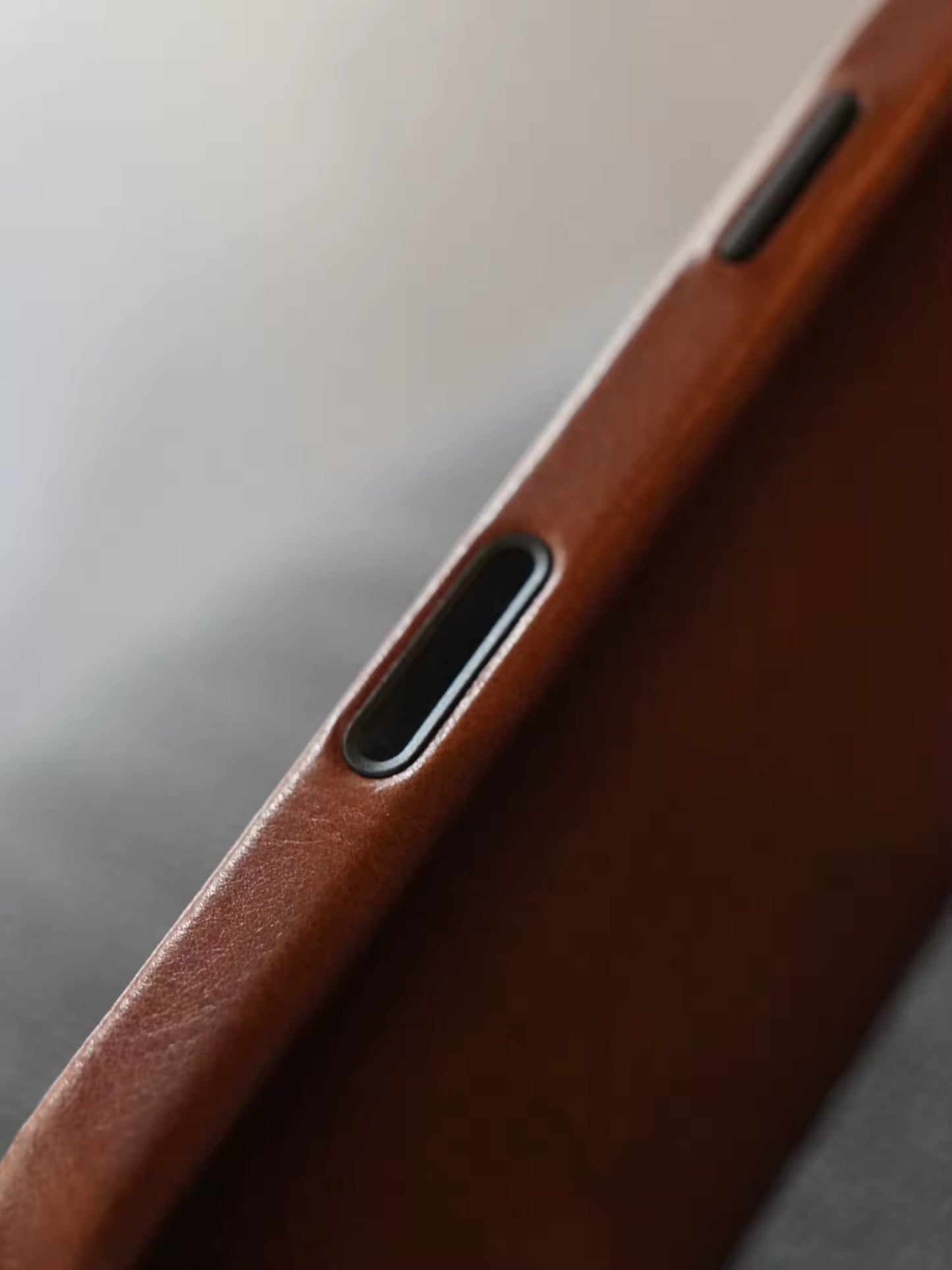 Handmade Italian Leather Case – Magnetic Business-Class Cover for iPhone with Premium Camera Button